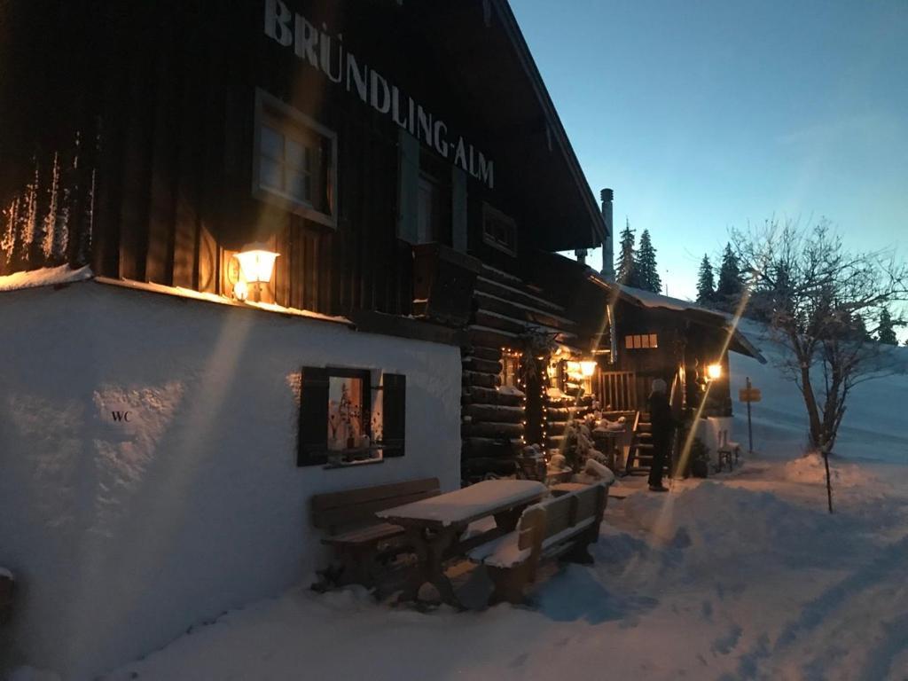 Отель Bruendling-Alm Berggasthof Auf 1167M Auf Dem Hochfelln Берген Экстерьер фото